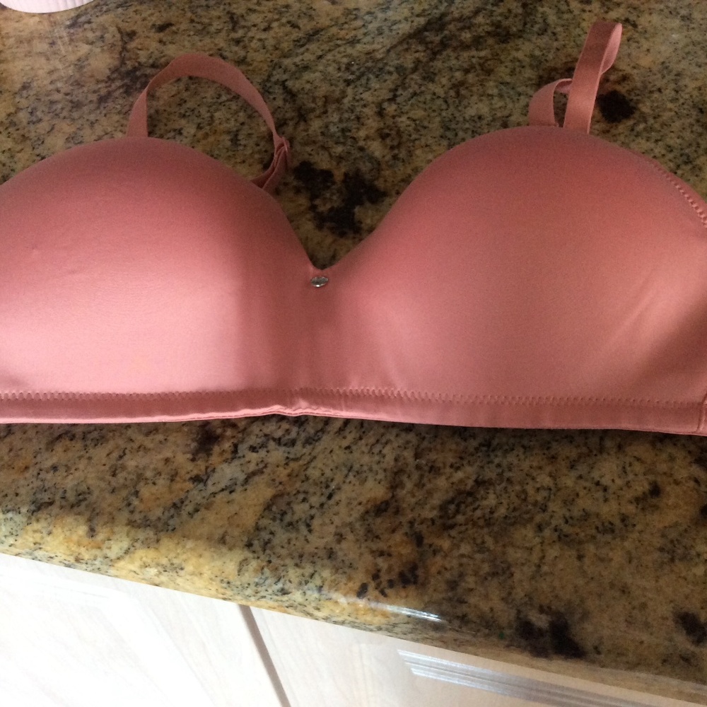 Jones New York pink wireless bra size 38C 3 hooks adjustable straps great shape